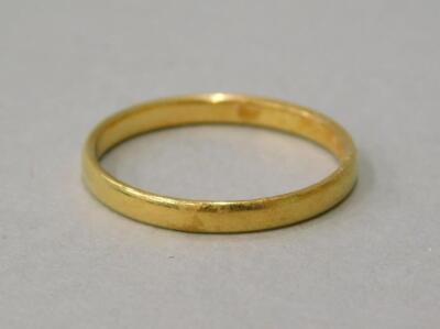 A 22ct gold wedding band