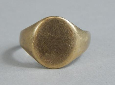 A 9ct gold signet ring