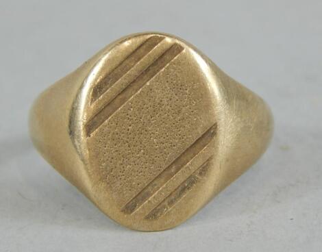 A 9ct gold signet ring