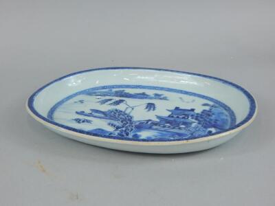A Chinese export blue and white porcelain dish - 2