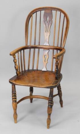 A mid 19thC ash and elm Windsor chair