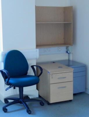 *A group of office furnishings - 4