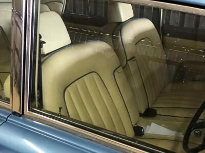 A Rolls Royce Silver Shadow II - 5