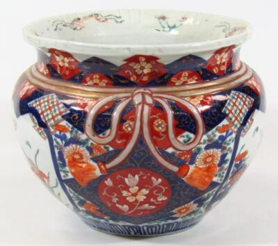 A late 19thC Imari pattern jardiniere - 2