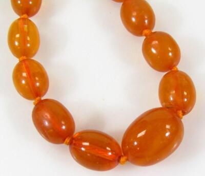 A graduated amber colour bead necklace - 4