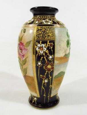 A late Meiji period Japanese Satsuma vase - 2