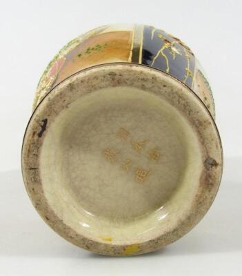 A late Meiji period Japanese Satsuma vase - 5