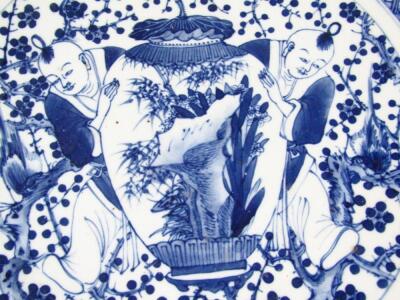 A 19thC Chinese porcelain blue and white charger - 3