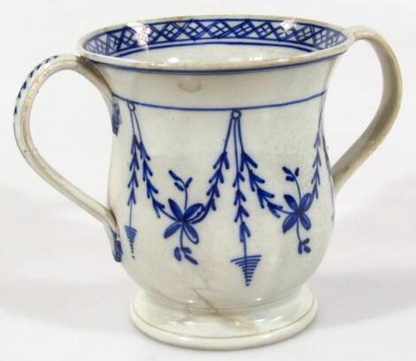 An early 19thC hand painted blue and white Pearlware blue and white loving cup