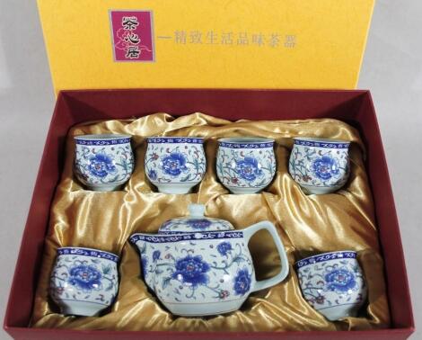 A modern Chinese semi-porcelain tea service