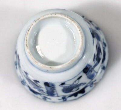 An 18thC Chinese blue and white tea bowl and saucer - 10