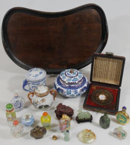 Various oriental snuff bottles