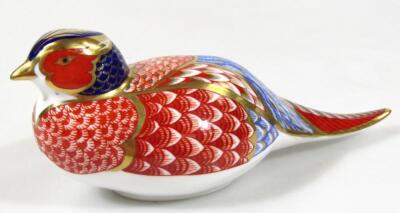 A Royal Crown Derby paperweight bird