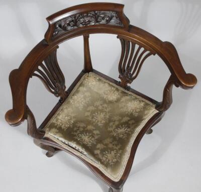 A 19thC mahogany corner chair - 2