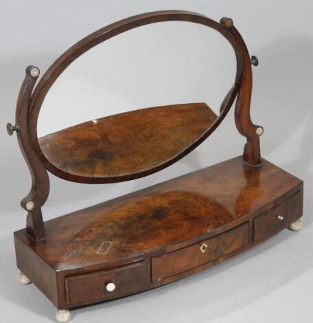 An early 19thC mahogany table mirror