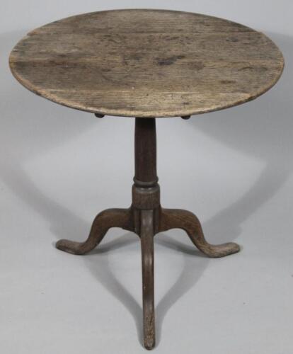 An early 19thC oak snaptop table