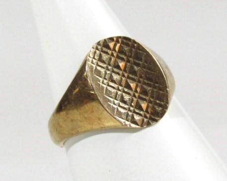 A 9ct gold signet ring