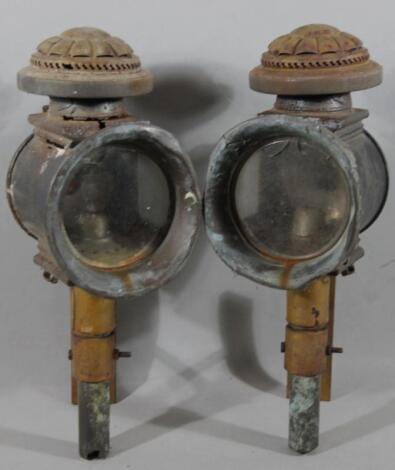 A pair of 19thC carriage lamps. (AF)