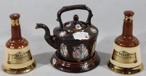 A 19thC Bargeware tea pot