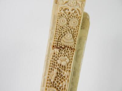 An early 19thC Chinese ivory brisee fan - 5