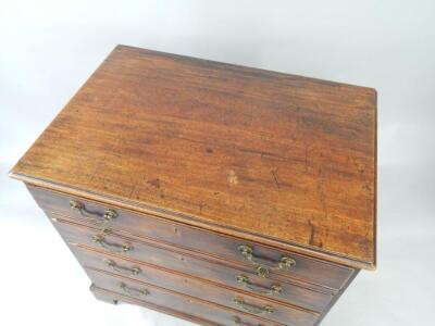 A George III mahogany bachelor's chest - 2