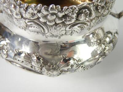 A George IV silver cream jug and sugar bowl - 3