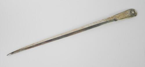 A George III silver fiddle and shell meat skewer