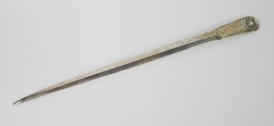 A George III silver fiddle and shell meat skewer