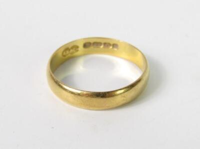 A 22ct gold wedding band