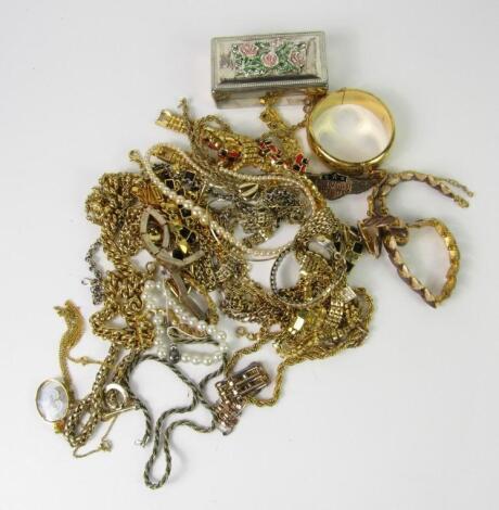 Gilt metal costume jewellery