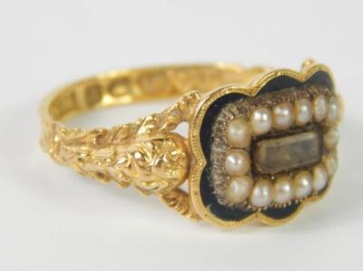 An 18ct gold Victorian memorial ring - 2