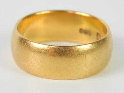 A 22ct gold wedding band