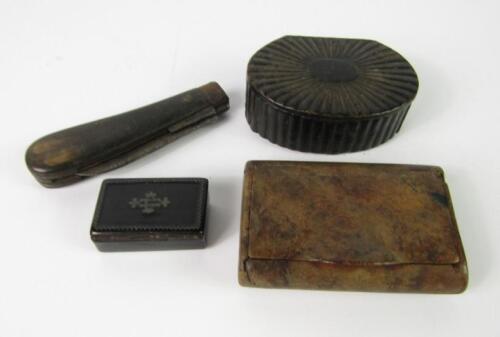 A Victorian burr wood snuff box