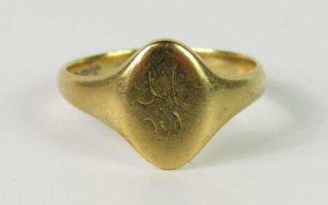 A lady's 18ct gold signet ring