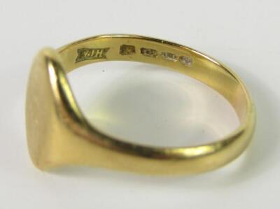 A lady's 18ct gold signet ring - 2