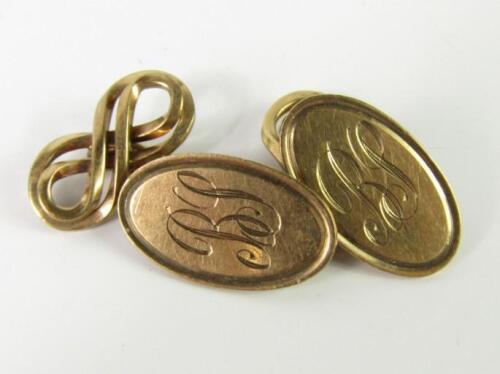 A pair of 9ct gold and chain link cufflinks