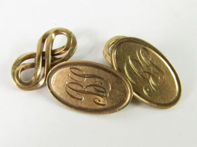 A pair of 9ct gold and chain link cufflinks