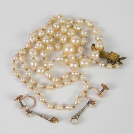 A Victorian freshwater pearl necklace on a hand clasp