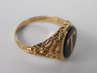 A 9ct gold keeper ring - 2