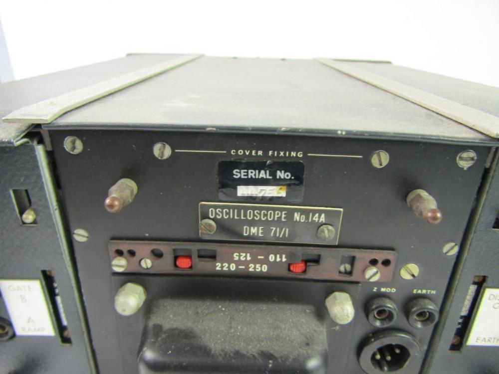 A Trio model SG-402 RF signal generator A Trio model SG-402 RF signal generator