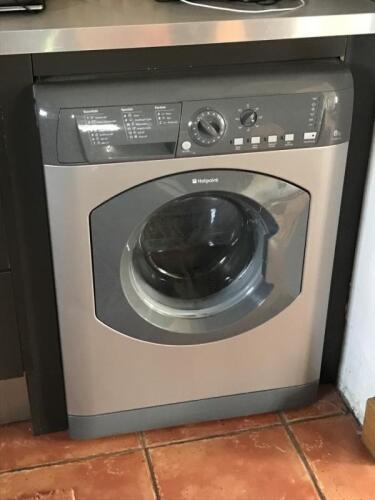 A Hotpoint 8kg HV8B593 washing machine.