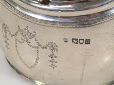 An Edwardian silver sugar box - 3