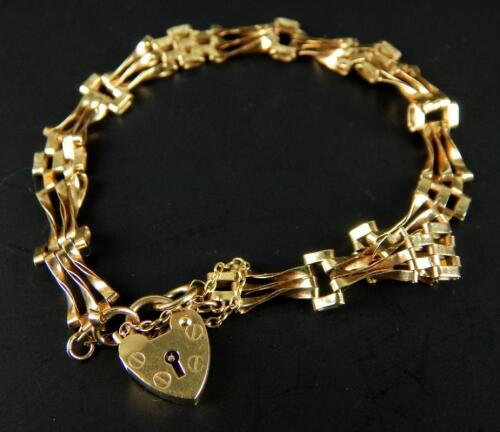 A 9ct gold gate bracelet