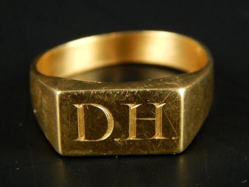 An 18ct gold gent's signet ring