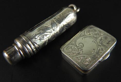 Two items of small silver