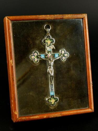 A crucifix pendant in mounted case