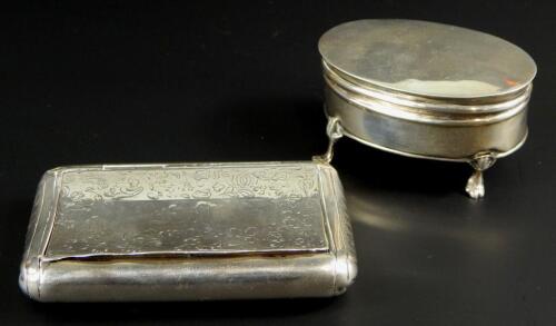 A 19thC white metal snuff box