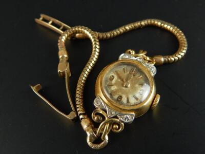 A 9ct gold ladies wristwatch