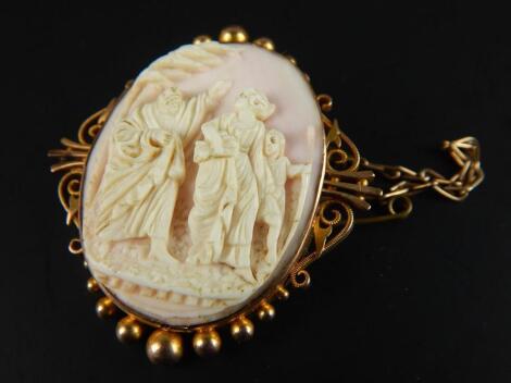 A 9ct gold framed cameo brooch