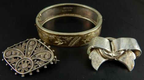 Three items of silver jewellery